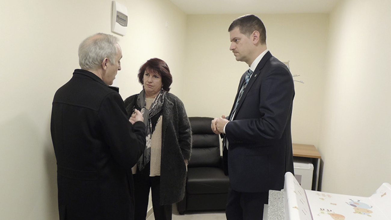 De izquierda a derecha: el Director de la División Arquitectura del Poder Judicial, Arq. Álvaro Mas departe con la Sra. Presidente de la SCJ, Dra. Elena Martínez y el Sr. Director General (E) de los Servicios Administrativos, Ing. Marcelo Pesce.